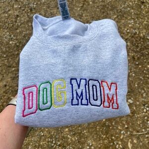 NEW Gray Embroidered 'Dog Mom' Sweatshirt XL